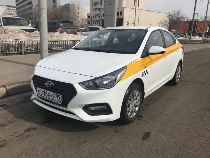 Hyundai Solaris 2018 оклейка такси