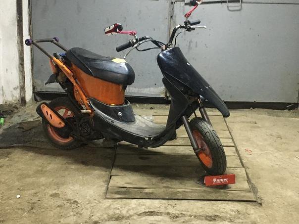 Скутер Honda Dio стант