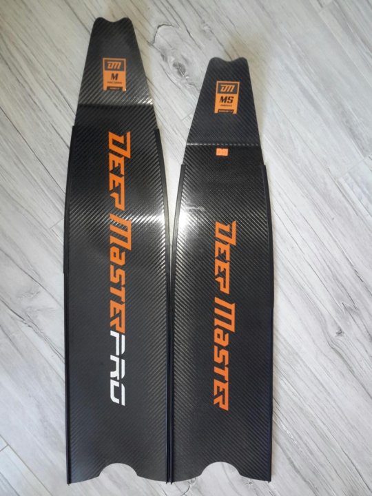 Карбоновые ласты leaderfins exhard 1988 since made in europe эстония. Логотип дипмастер. Карбоновые ласты для подводной охоты deeper. Карбоновые ласты force carbon h. Ласты deep master карбоновые.