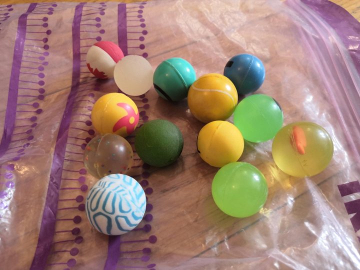 Попрыгунчик бросает. Мячик попрыгунчик. Мячик каучуковый попрыгун 2д графика арт. Игра попрыгунчик. Мячик попрыгунчик.