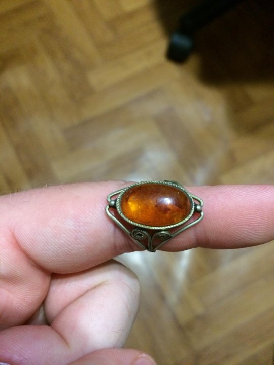 Старые кольца с янтарем