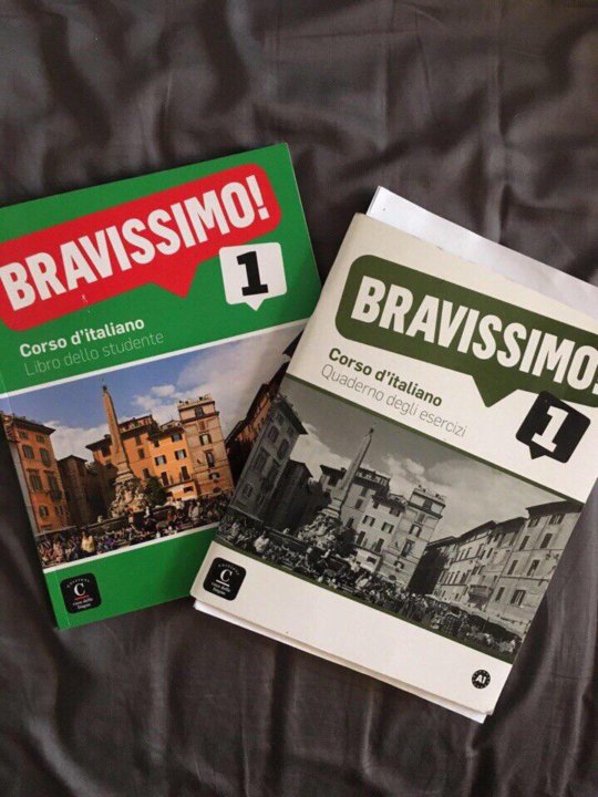 Итальянская книжка. Учебник по итальянскому. Учебник итальянского языка. Итальянские учебники по итальянскому языку. Учебник по таилансгому языку.