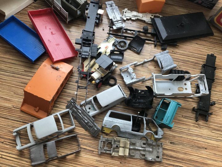 запчасти на модельки. запчасти на модельки. запчасти на модельки. детали автомобиля. сборная модель ваз 2106.