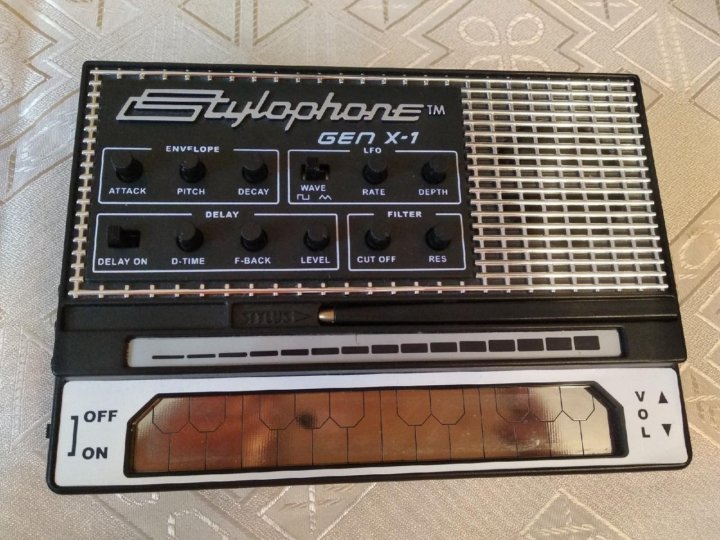 Стилофон купить озон. Stylophone музыкальный инструмент. Stylophone 22.03.2024. Стилофон купить. Stylophone Retro Pocket.