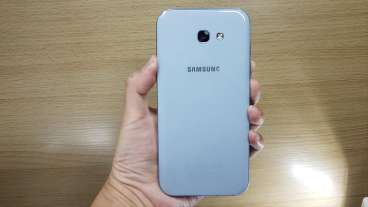 Galaxy a7 32. Самсунг а3 голубой 2017. Samsung a3 2017 16gb. Samsung Galaxy a3 2017 белый. Самсунг галакси а5 2017 голубой.