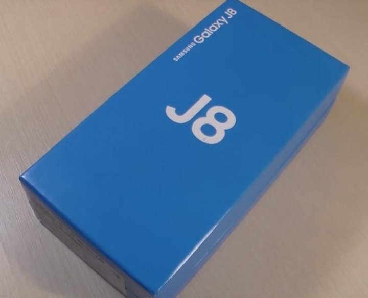 Самсунг джей 8. Самсунг Джей 8 коробка. Коробка от Samsung g981. Джи 8. Фото Galaxy j8 с коробкой.