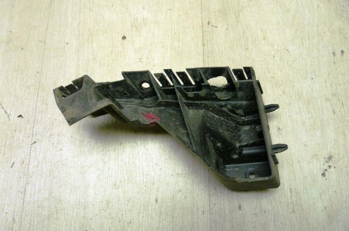 Крепление для кабеля ts-кэ-d11(2) d5(2). Крепление фары ауди q5. Ку-5-7/8“-4 устройство крепления фидера. Крепление ку 5. Кабельный держатель клемп.