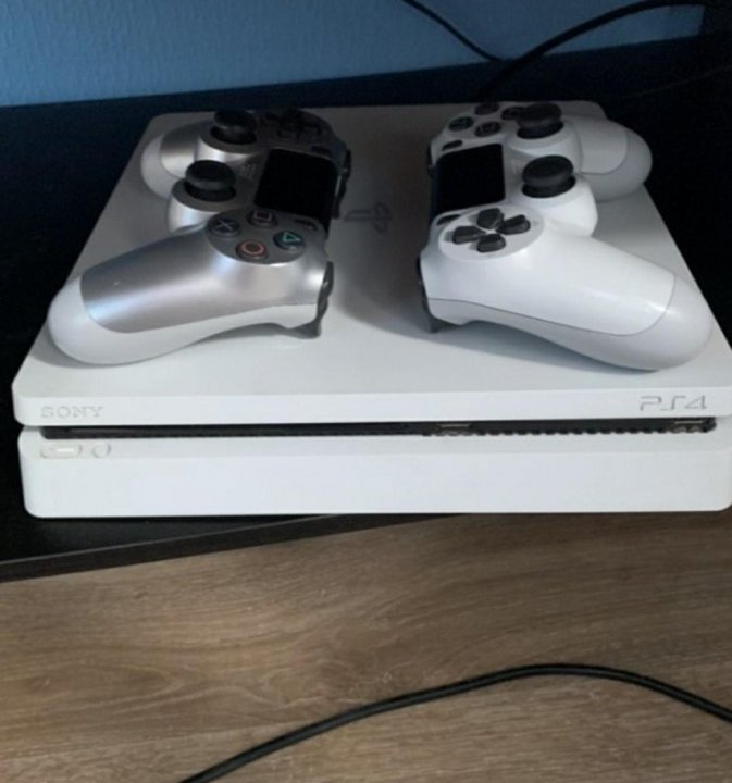 Белая пс3. Ps4 Slim белая. PLAYSTATION 4 Slim White. PLAYSTATION 4 Slim белая. Ps4 Slim с белым джойстиком.