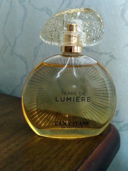 Lumiere перевод. Духи Terre de lumiere. L'Occitane lumiere духи. Духи локситан Терре де Люмьер. Духи loccitane Terre.