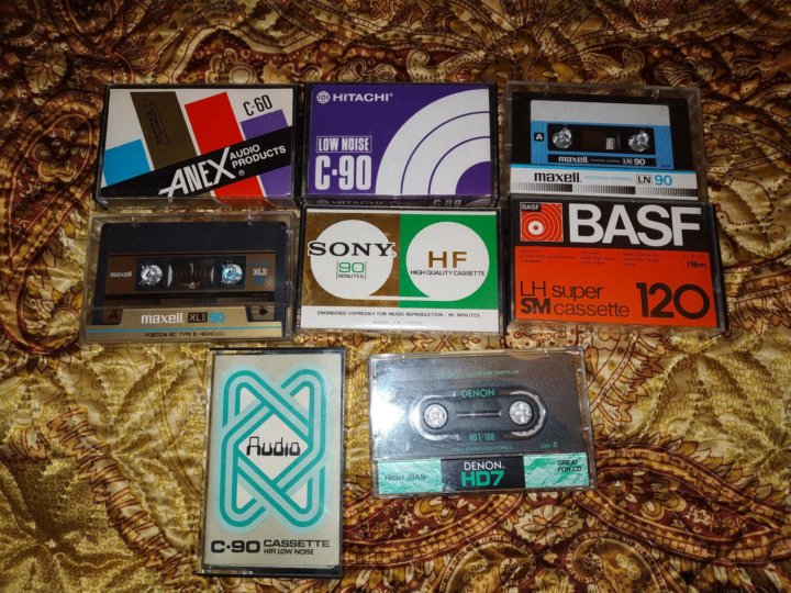 Ел кассет. Аудиокассета Мицубиси. Кассета аудио упаковка подкассетник. Размер подкассетника аудиокассеты в сантиметрах. Блок для аудиокассет BMW e39 купить б/у.