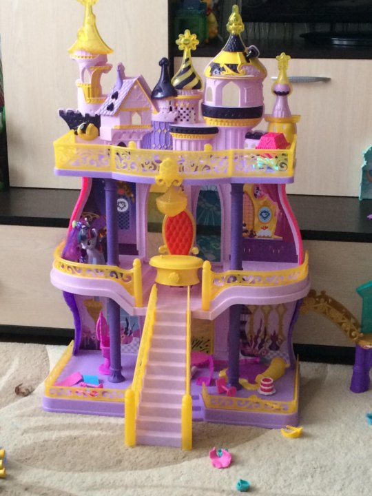 замок кантерлот my little pony. замок принцессы луны и селестии. замок принцессы селестии млп. замок принцессы селестии. замок селестии игрушка.