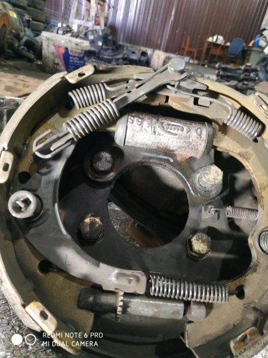 Задние колодки хендай портер 1. Задние тормоза портер. Задние колодки портер 1. Колодки задние портер 2. Задние тормоза портер.