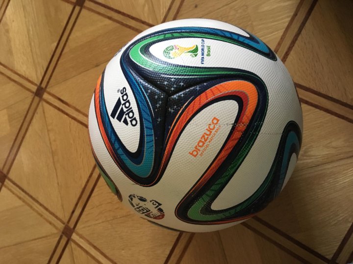 Мяч adidas Brazuca 2014