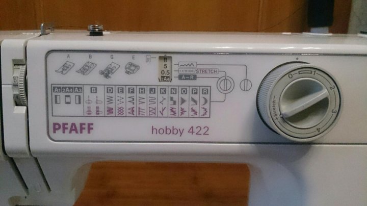 Швейная машинка pfaff hobby. Pfaff Hobby 422. Швейная машина Pfaff Hobby 422. Pfaff 422 хобби. Pfaff Hobby 422 иглодержатель.