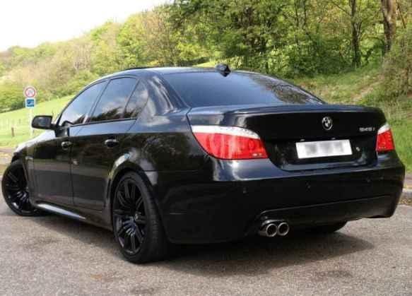 Черная e60 золотые диски