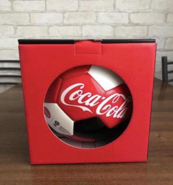 Мяч кока кола. Кока кола фифа 2014. Футбольные мячи от coca cola. Футбол кока колы. Мяч кока-кола 2018.