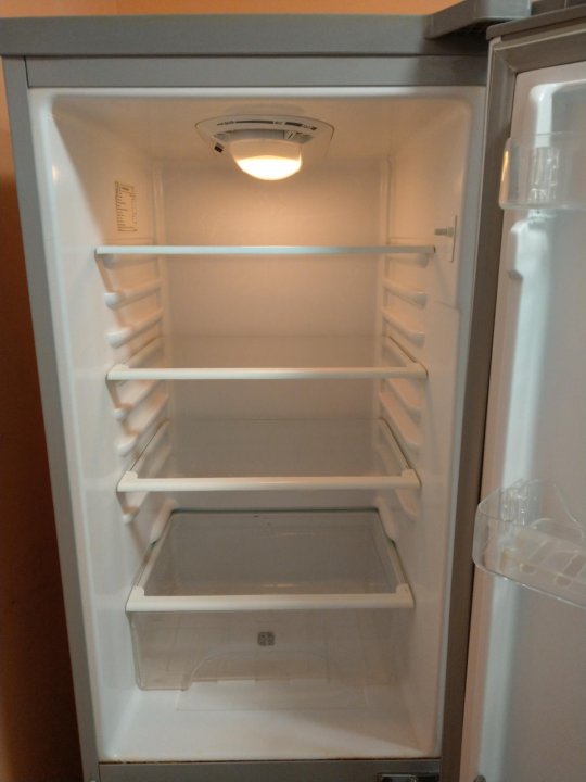 Холодильник узкий 45 купить. Холодильник самсунг 45 см. Холодильник узкий 45. Холодильник Samsung маленький узкий. Холодильник узкий 45 см и высокий фото.