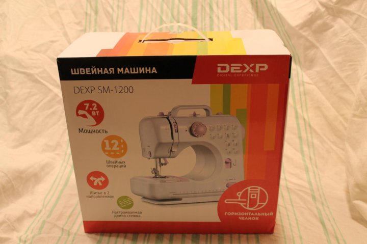 Швейная машинка dexp sm. Швейная машина DEXP SM-1200. Швейная машинка дексп см 1200 отсек для штупльки. Мини швейная машинка DEXP SM-1200 приставной столик. Швейная машинка DEXP SM-1200 не вращается челнок.