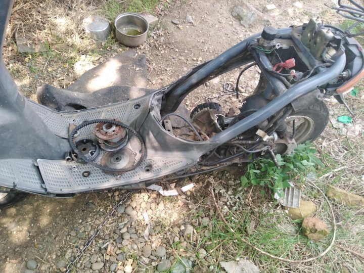 Honda dio 27 запчасти. Honda dio af27 без пластика. Запчасти на honda dio 34. Разборка хонда дио. Разборка хонда дио.