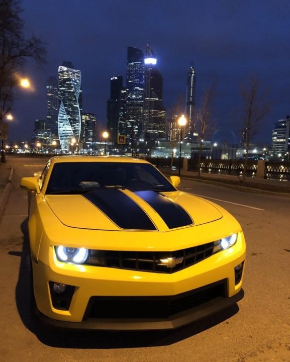 Chevrolet Camaro ночью