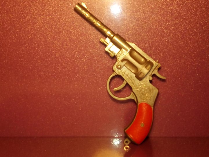 Советские игрушки пистолеты. Револьвер Наган из картона. Наган игрушечный купить.