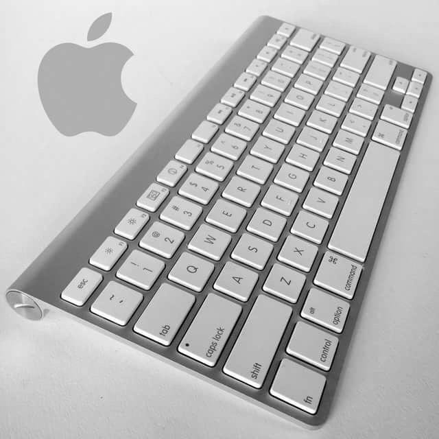 Эпл клавиатура. Клавиатура Apple mb167 Wireless Keyboard Silver Bluetooth. Клавиатура Apple 2004. K 1000 Apple Keyboard. Клавиатура Apple ANSI.