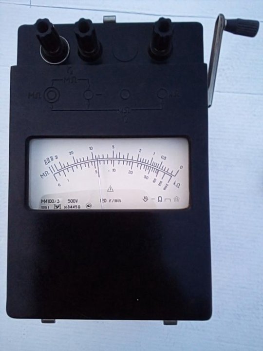 Мегаомметр старого образца