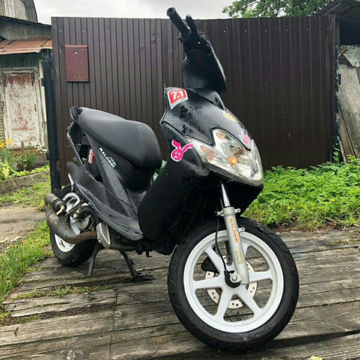 Yamaha jog RR красно белый