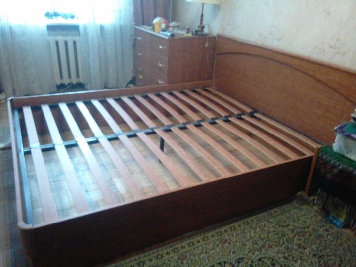 Авито мебель кровати б у. Кровать 2х2.2. Кровать 2*0.3*0.3. Деревянная 2х спальная кровать Югославия. 2х спальная кровать в бытовке.