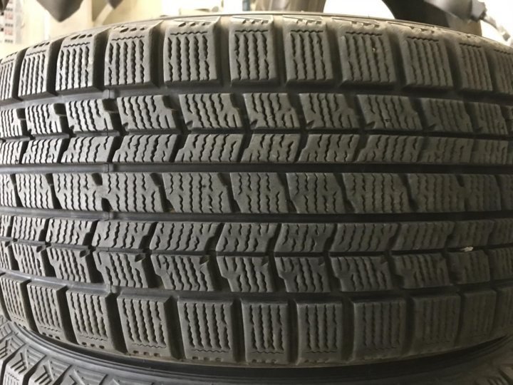 Отзывы зимней резины липучка. Dunlop Graspic ds3 r17. Данлоп Граспик 225/50 r17. Firemax 225/50 r17 зимняя липучка. Dunlop 225/50 r17 зима.