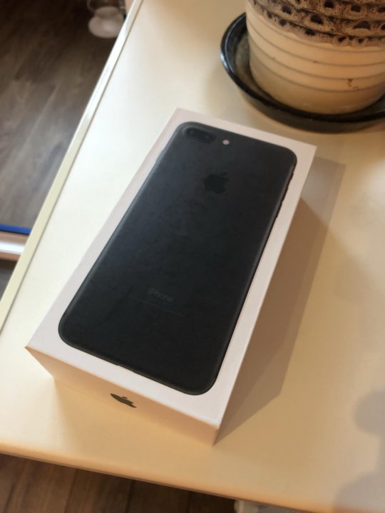 Айфон без коробки. Iphone 7 коробка. Iphone 7+ коробка. Коробка от iphone 7 Plus. Коробка от айфон 7 плюс матовый черный.