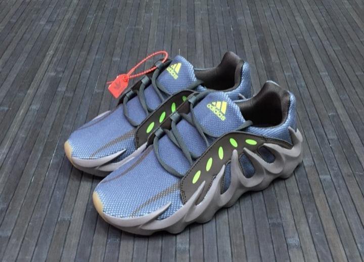 LAN AMENTOS dos YEEZY for 2019 Yeezy 451 350 v3