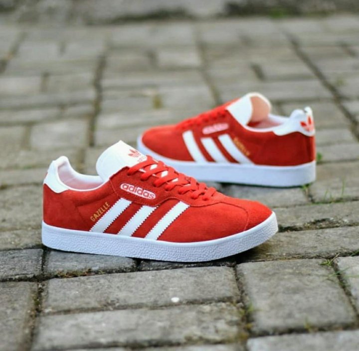 Adidas gazelle красные. Adidas Gazelle Red White. Бело красные адидас Gazelle. Adidas Gazelle бело красные.