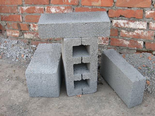 Раствор для шлакоблока пропорции. Пропорции раствора для изготовления блоков. Щебень для шлакоблока. Смесь для шлакоблока. Состав шлакобетона пропорции.