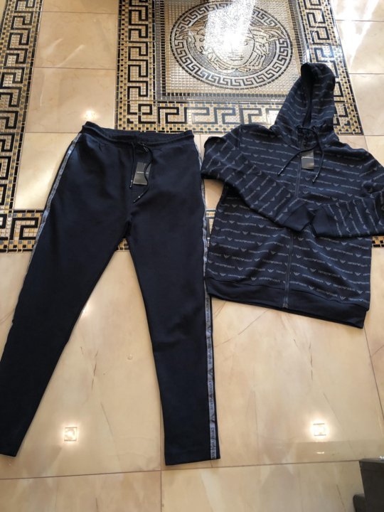 Спортивный костюм Emporio Armani оригинал – купить в Москве, цена 6 500 руб., продано 3 декабря 2019 – Спортивная одежда