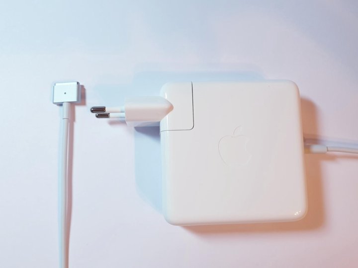 Magsafe 15 pro. Зарядка MAGSAFE 2 85 W.. MAGSAFE 2 85w a1424. A1435 MACBOOK. Макбук с зарядкой магсэйф 3.