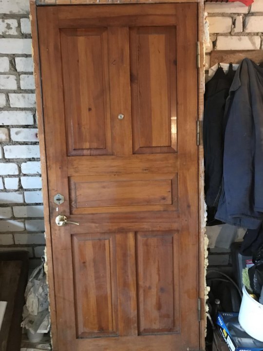 Купить деревянную дверь б у. Двери деревянные б у. Деревянные двери в Билимбае. ВИМОС дверь деревянная с растекловкой Вырица. Крестьянские двери входные на авито в Бурятии.