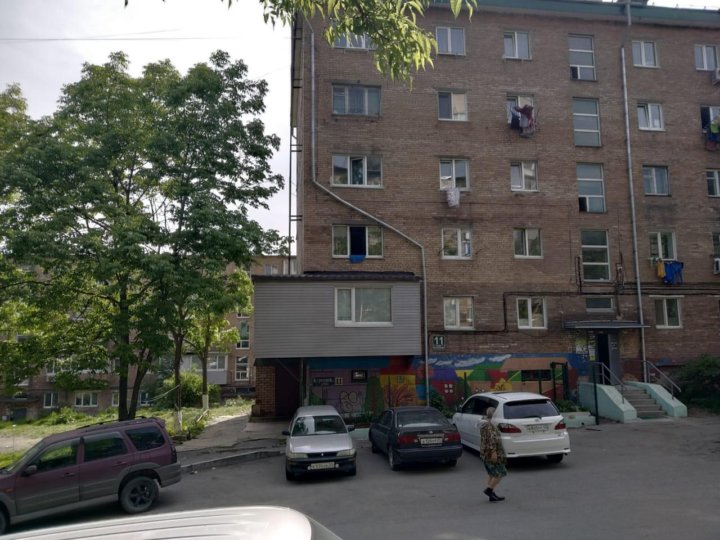 корнилова 11. снимать полугостинку. гостинка столетия. гостинки от собственников владивосток. корнилова 9 владивосток.