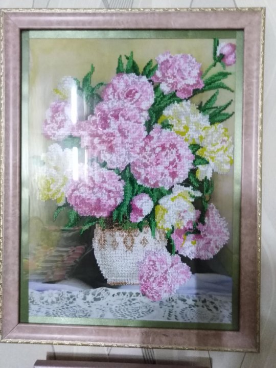 Картина вышитая бисером пионы