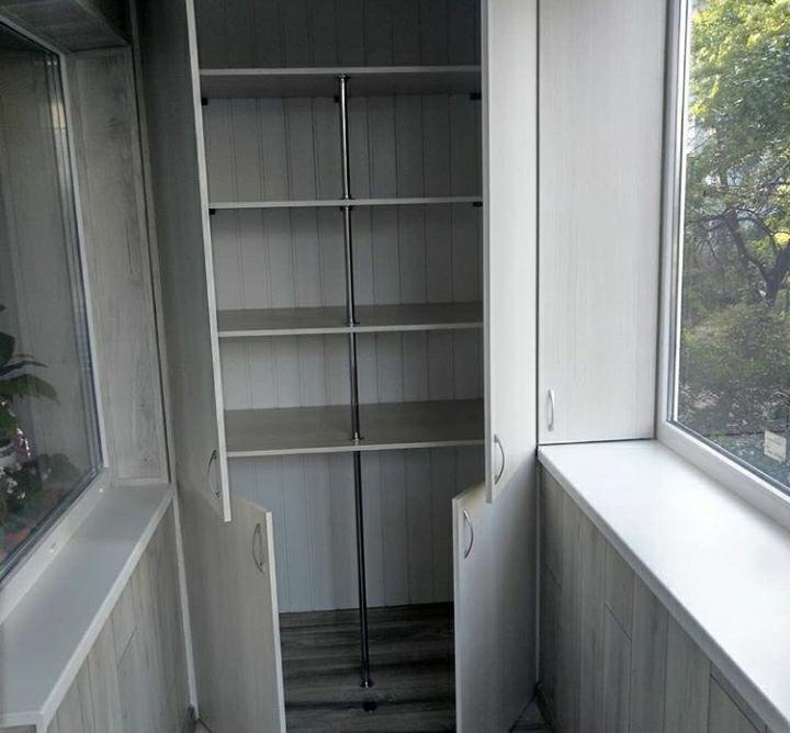 Шкаф на балкон на заказ по индивидуальным размерам фото