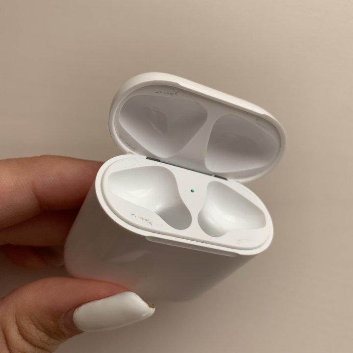 Потерян кейс от airpods. AIRPODS 1 кейс. Аирподсы 1 поколения. Кейс для аирподсов 1. Кейс от AIRPODS Pro.