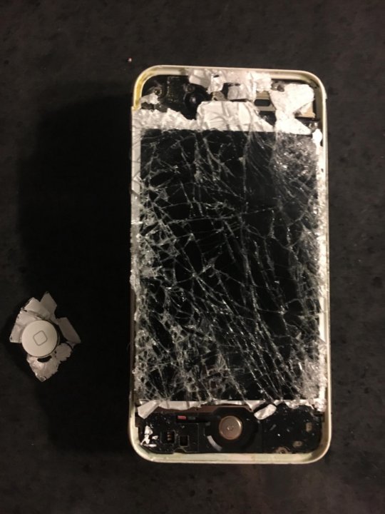 Разбитый ы. Разбитый айфон 4s. Iphone 4s разбитый. Разбитый айфон 5. Разбитый айфон 4.