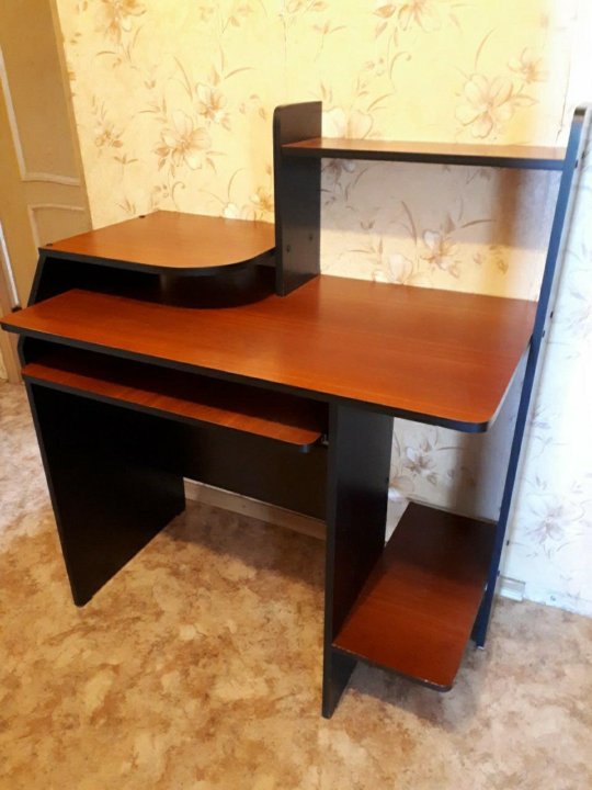 Компьютерный стол авито москва. Стол бу. Авито стол компьютерный б/у. Продам письменный стол б/у