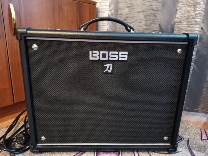 Boss katana 50. Boss Katana 50 mk2. Комбоусилитель Bosstone ga-30w. Усилитель Boss для акустической гитары. Задние входы на комбике бос катана.