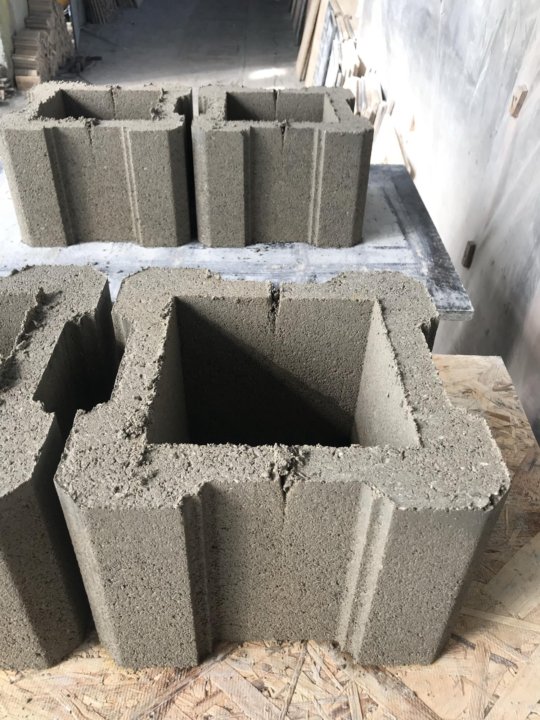 Сплитерный блок рваный. Полистиролбетонный блок. Камень француз колонны. Кр блоки. 6.