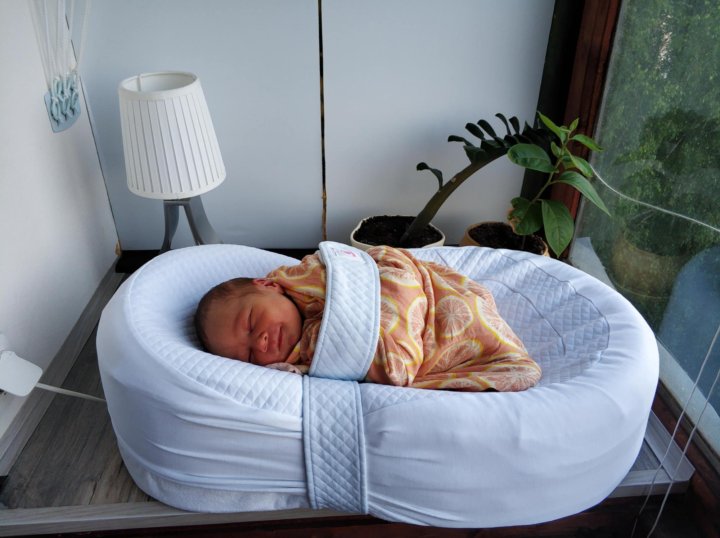 Можно ли спать новорожденному в коконе ночью