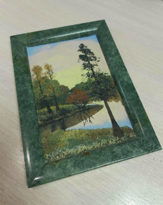 Картины из каменной крошки с урала в рамке из малахита