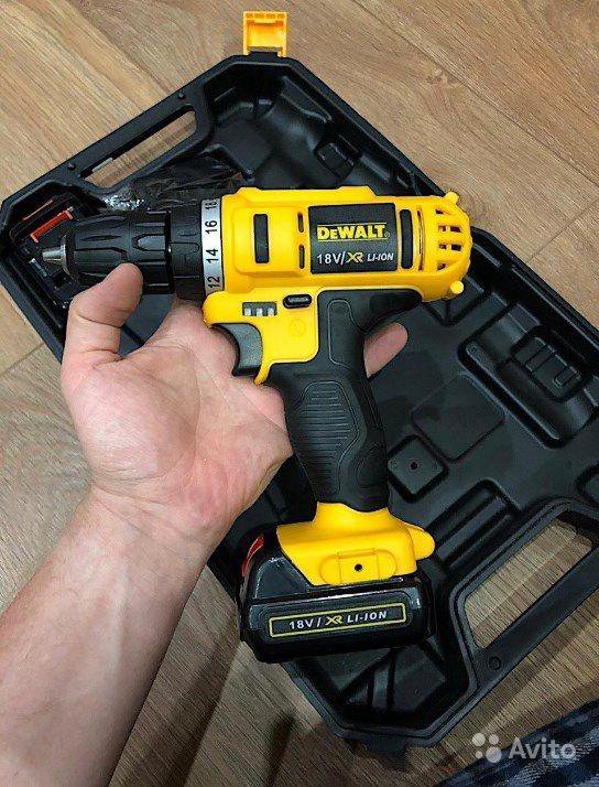 Шуруповерт деволт 18. DEWALT шуруповерт 18v. Дрель-шуруповерт DEWALT 18. Шуруповёрт ДЕВОЛТ 18. Шуруповерт DEWALT 18 вольт.