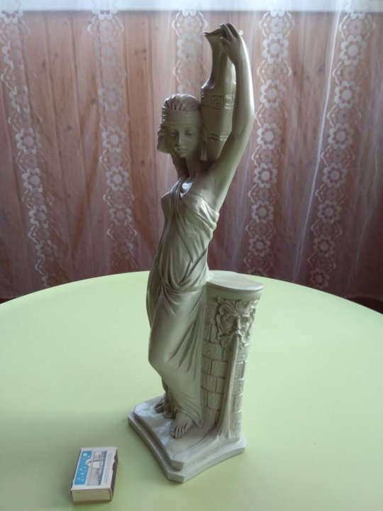 статуэтка девушка с кувшином
