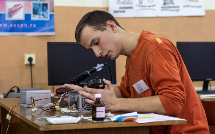 компьютер мастер. честный компьютерный мастер. сергей уласень программист. мастер по ремонту ноутбуков. компьютерный мастер ростов на дону.